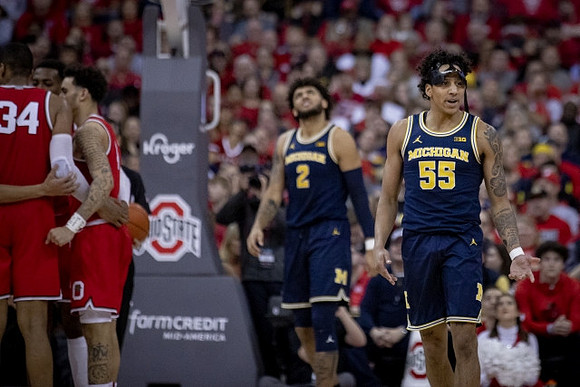 Isaiah Livers (2) and Eli Brooks (55)