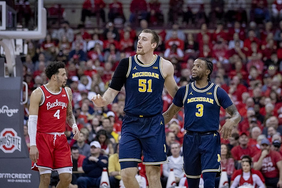 Austin Davis (51) and Zavier Simpson (3)
