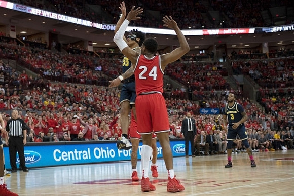 Eli Brooks (55), Zavier Simpson (3), and Juwan Howard