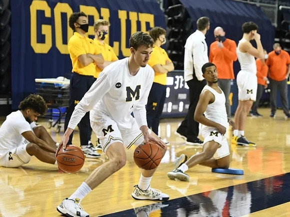 Franz Wagner (21) and Michigan Team