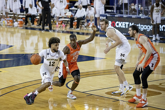 Mike Smith (12) and Austin Davis (51)