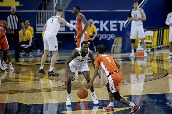Hunter Dickinson (1), Chaundee Brown Jr. (15), and Austin Davis (51)