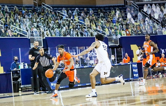 Eli Brooks (55) and Juwan Howard
