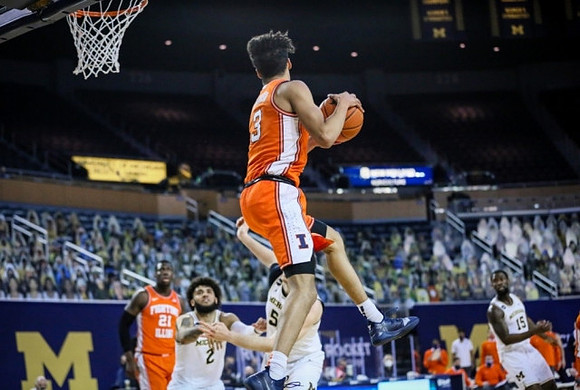 Isaiah Livers (2), Austin Davis (51), and Chaundee Brown Jr. (15)
