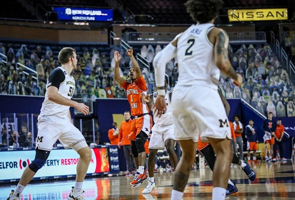 Austin Davis (51), Isaiah Livers (2), and Chaundee Brown Jr. (15)