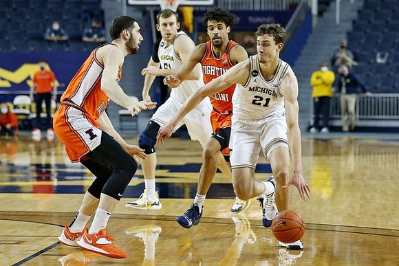 Austin Davis (51) and Franz Wagner (21)