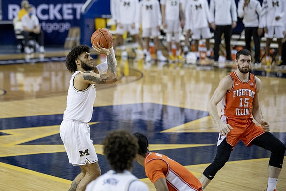 Isaiah Livers (2) and Mike Smith (12)