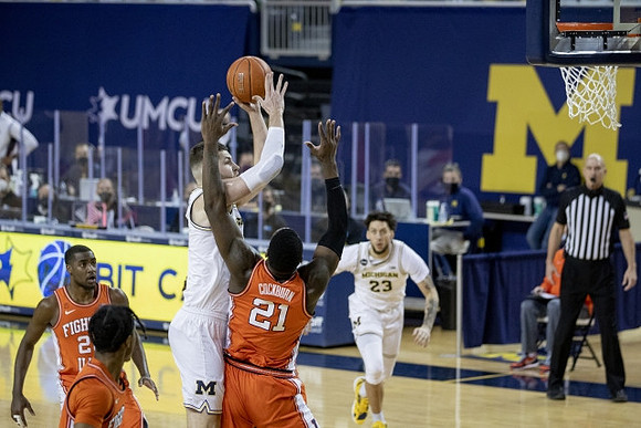 Hunter Dickinson (1) and Brandon Johns Jr. (23)