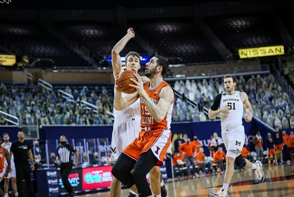 Franz Wagner (21) and Austin Davis (51)