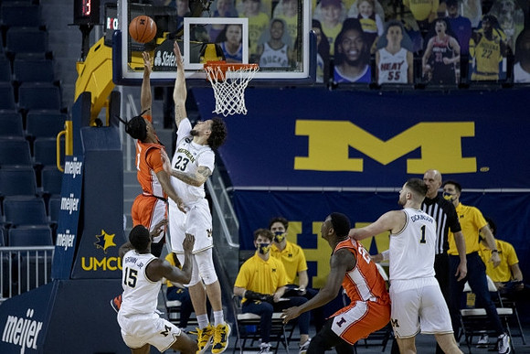 Chaundee Brown Jr. (15), Brandon Johns Jr. (23), and Hunter Dickinson (1)