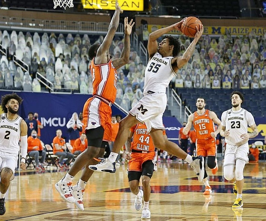 Isaiah Livers (2), Eli Brooks (55), and Brandon Johns Jr. (23)