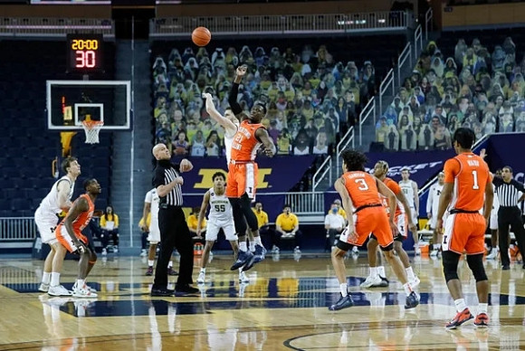 Franz Wagner (21), Hunter Dickinson (1), and Eli Brooks (55)