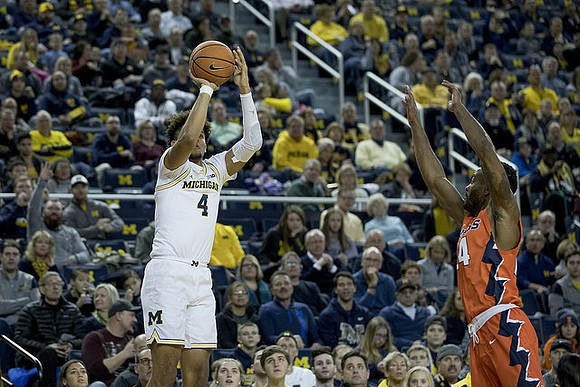 Isaiah Livers (4)