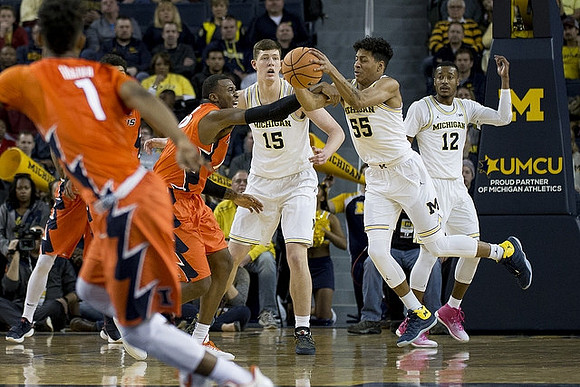 Jon Teske (15), Eli Brooks (55), and Muhammad-Ali Abdur-Rahkman (12)