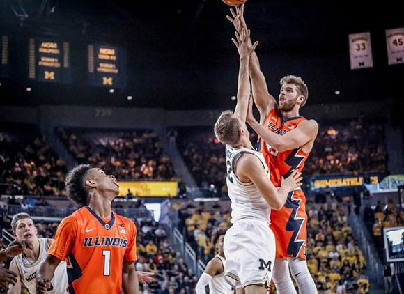 Moritz Wagner (13) and Duncan Robinson (22)