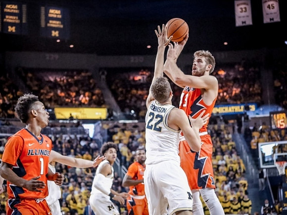 Jordan Poole (2) and Duncan Robinson (22)