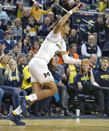 Isaiah Livers (4)