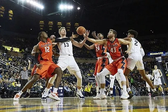 Moritz Wagner (13), Jordan Poole (2), and Duncan Robinson (22)