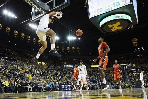 Isaiah Livers (4) and Muhammad-Ali Abdur-Rahkman (12)