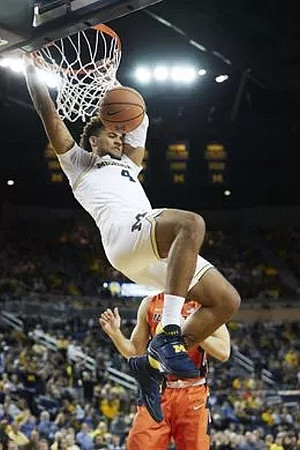 Isaiah Livers (4)