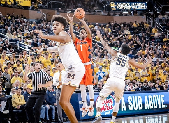 Jordan Poole (2) and Eli Brooks (55)