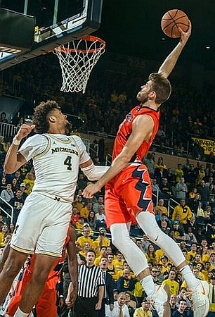 Isaiah Livers (4)