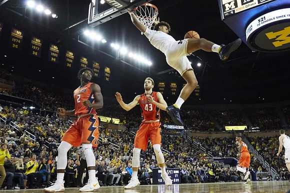 Isaiah Livers (4)