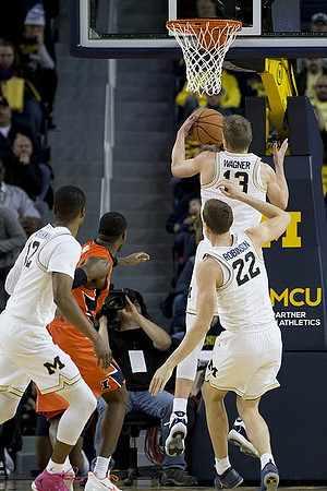 Muhammad-Ali Abdur-Rahkman (12), Duncan Robinson (22), and Moritz Wagner (13)