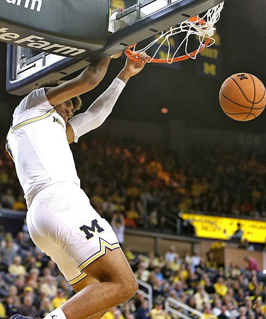 Isaiah Livers (4)