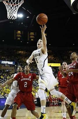 Glenn Robinson III (1) and Nik Stauskas (11)