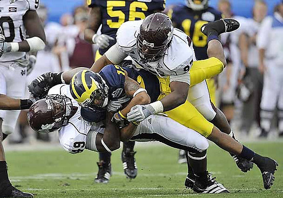 Roy Roundtree (12) and Ricky Barnum (56)