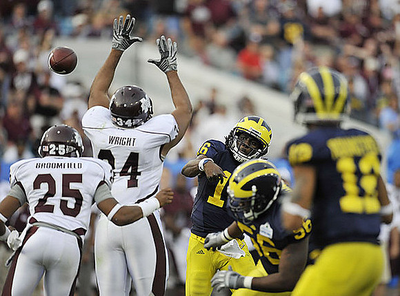 Denard Robinson (16), Ricky Barnum (56), and Roy Roundtree (12)