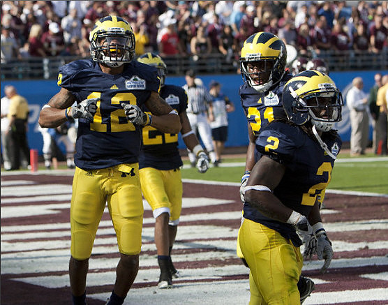 Roy Roundtree (12), Darryl Stonum (22), Junior Hemingway (21), and Vincent Smith (2)