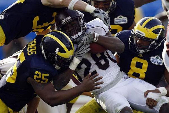 Jordan Kovacs (32), Kenny Demens (25), and Jonas Mouton (8)