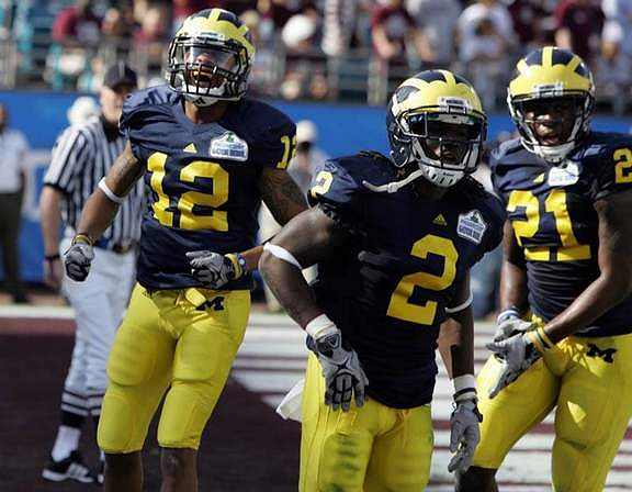 Roy Roundtree (12), Vincent Smith (2), and Junior Hemingway (21)