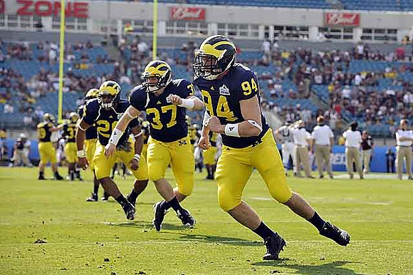 Jake Ryan (37) and Jordan Paskorz (94)