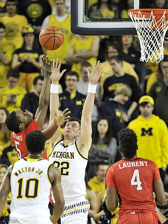 Derrick Walton Jr. (10) and Ricky Doyle (32)