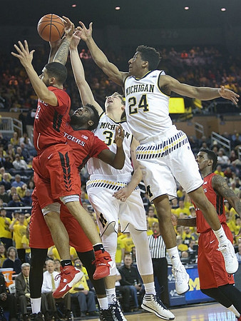 Mark Donnal (34) and Aubrey Dawkins (24)