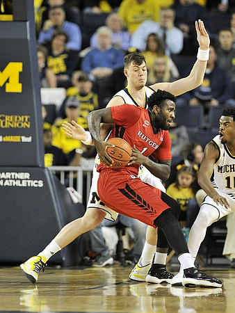 Ricky Doyle (32) and Derrick Walton Jr. (10)