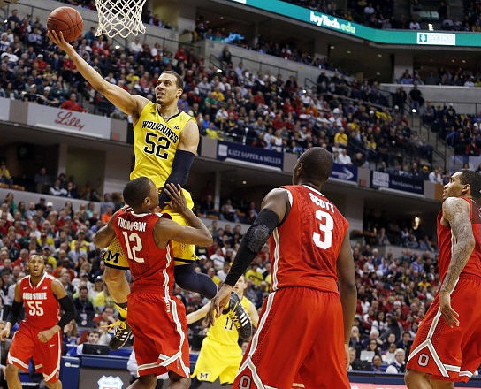 Jordan Morgan (52) and Nik Stauskas (11)