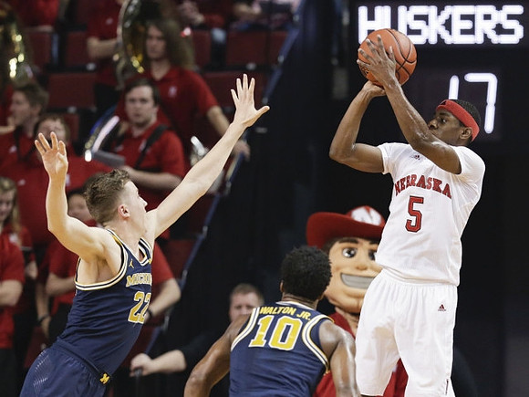 Duncan Robinson (22) and Derrick Walton Jr. (10)