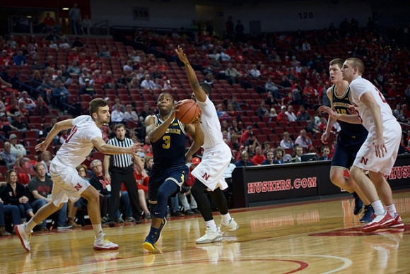 Xavier Simpson (3) and Jon Teske (15)