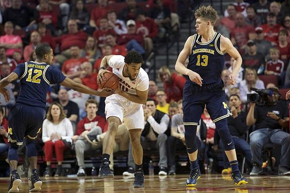 Muhammad-Ali Abdur-Rahkman (12) and Moritz Wagner (13)