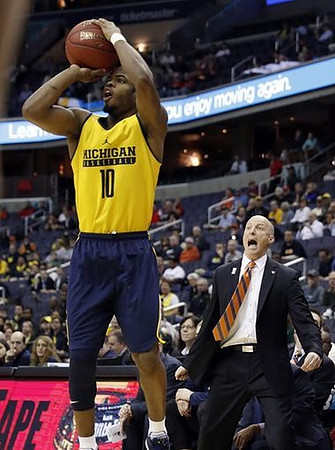 Derrick Walton Jr. (10) and Illinois Head Coach John Groce