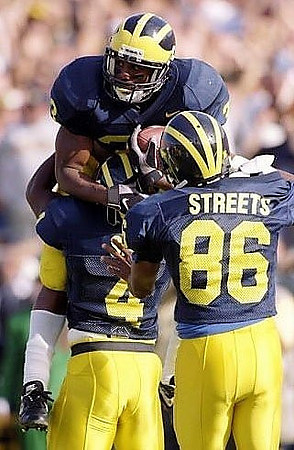 Clarence Williams (33), Russell Shaw (4), and Tai Streets (86)