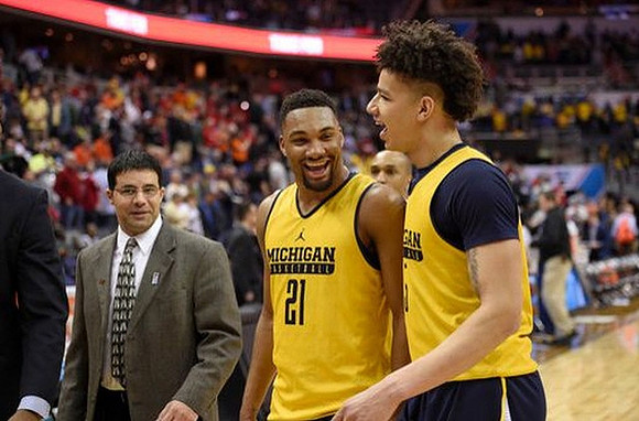Zak Irvin (21) and D.J. Wilson (5)