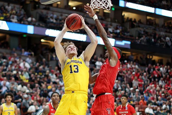 Jordan Poole (2) and Ignas Brazdeikis (13)