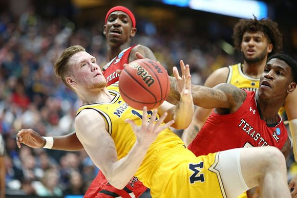Ignas Brazdeikis (13) and Isaiah Livers (4)