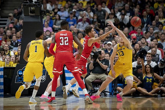 Charles Matthews (1) and Ignas Brazdeikis (13)