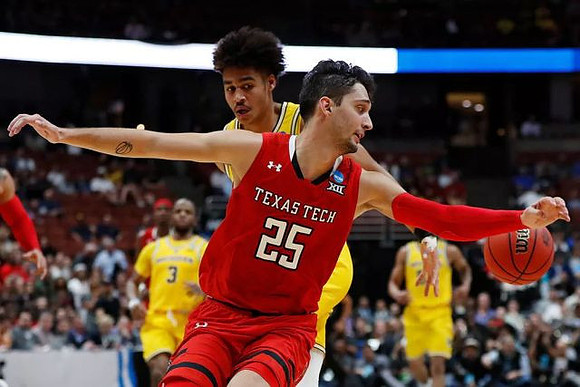 Jordan Poole (2) and Zavier Simpson (3)